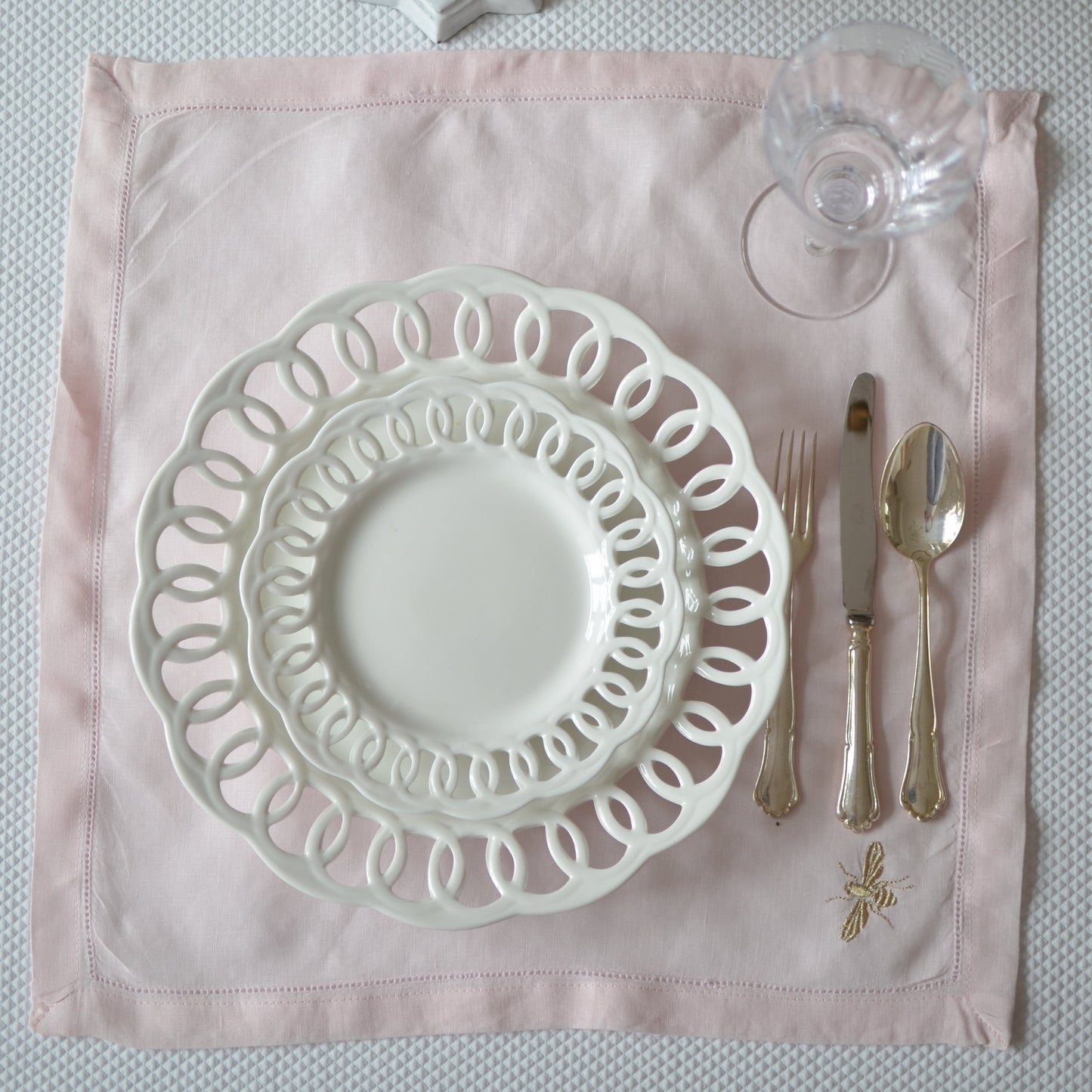 Pink cotton napkin with a bumblebee motif