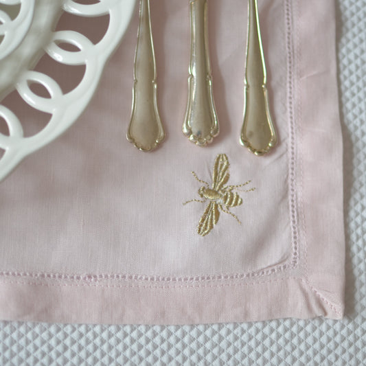 Pink cotton napkin with a bumblebee motif