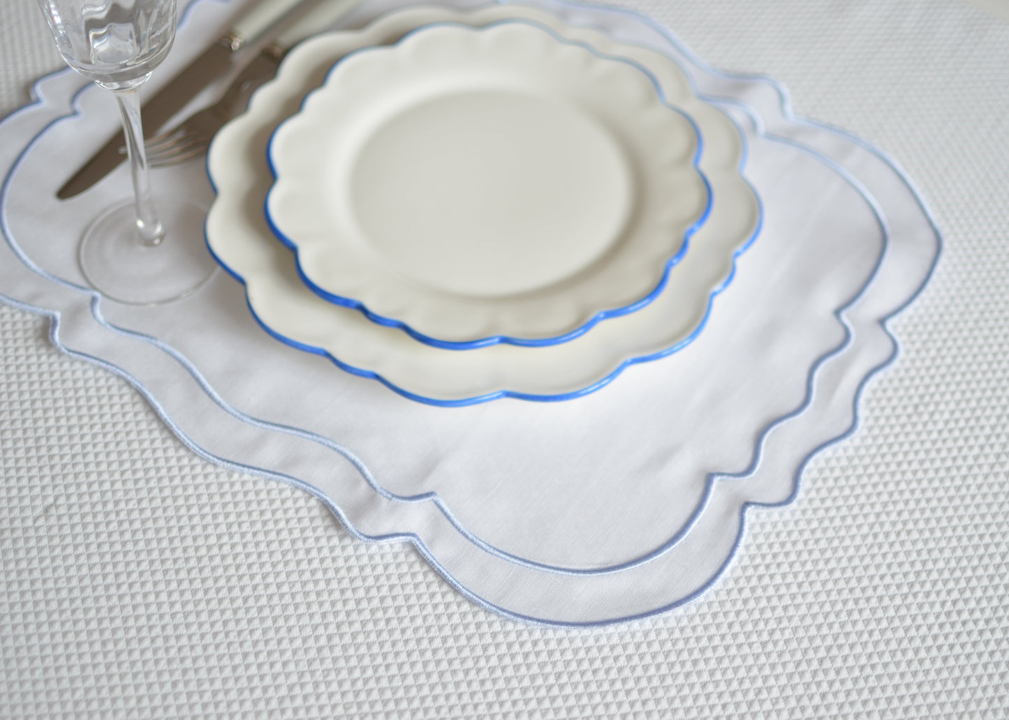 White cotton table mat with blue piping set of two