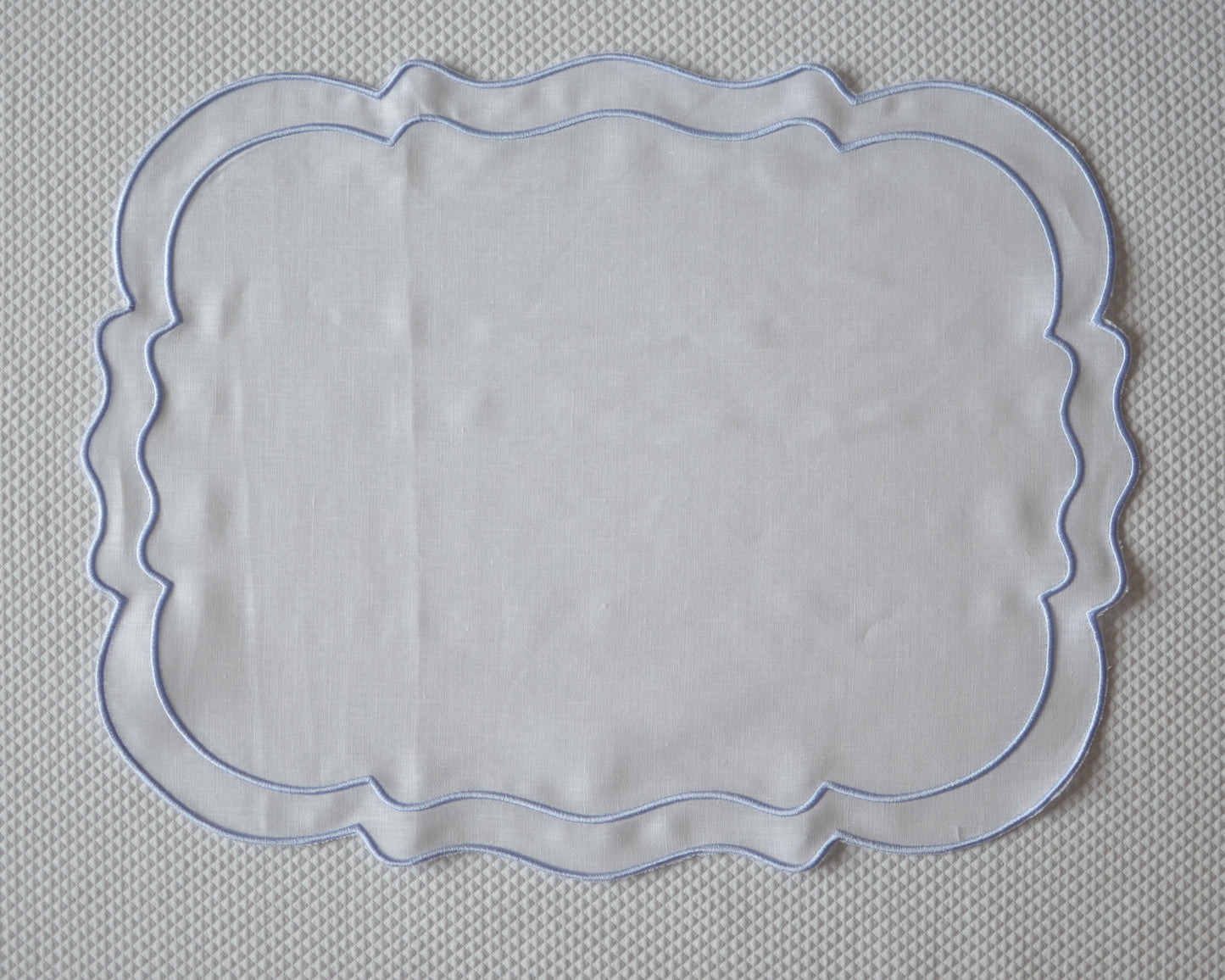 White cotton table mat with blue piping set of two