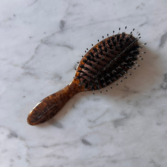 Loyal hairbrush compact