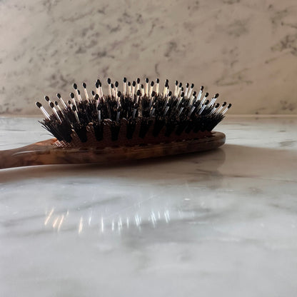Loyal hairbrush compact